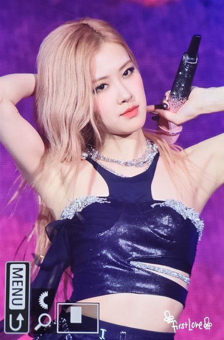 S_pp32's tweet photo. Beautiful ❤️❤️😍😍#BLACKPINKatCoachella https://t.co/y5DwsGaG1H