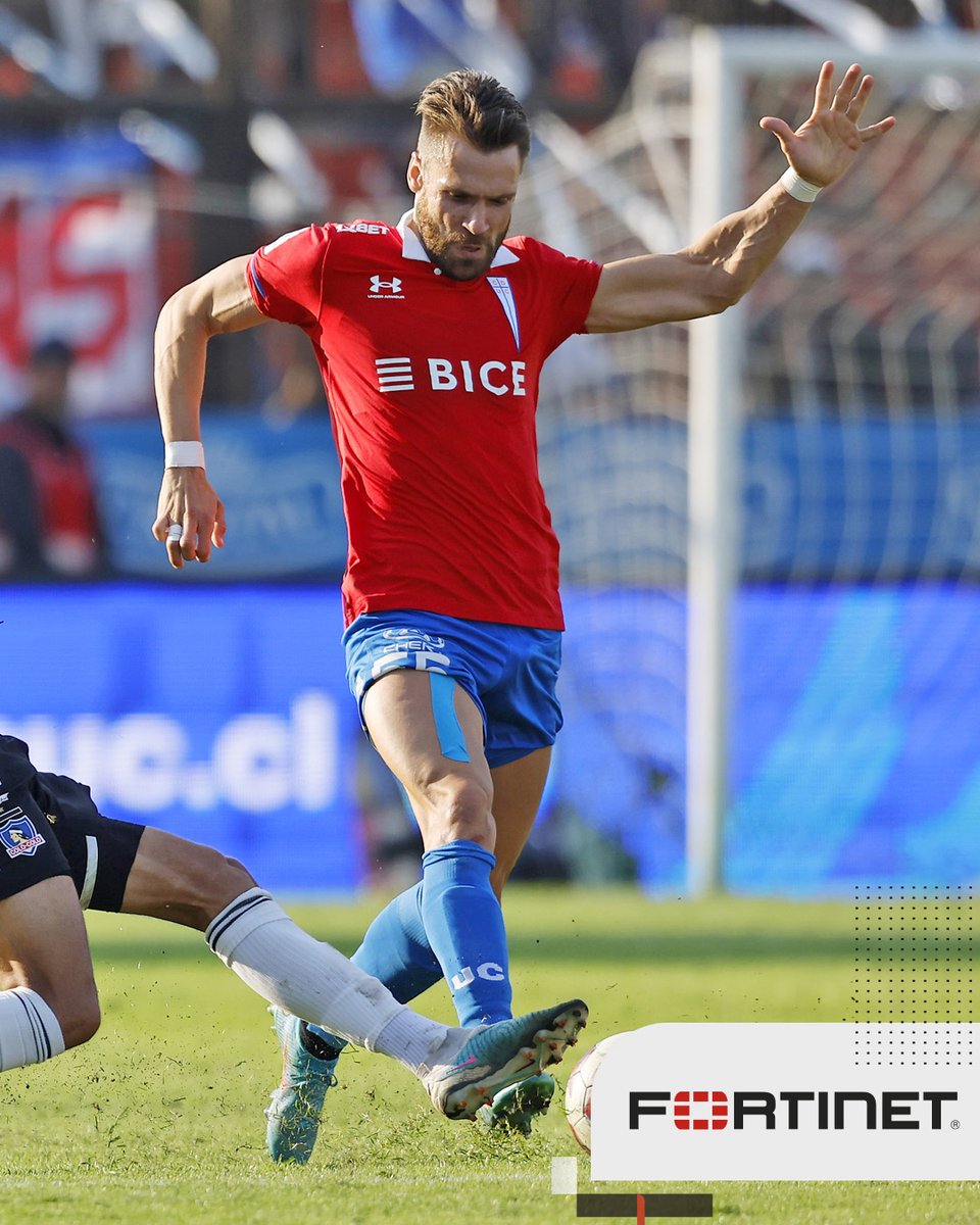 Cruzados's tweet photo. ¡Dando todo en cada pelota, dando todo hasta la última jugada! ⚽💪

¡Qué partido, charrúa! 🇺🇾 ¡#LosCruzados aplaudimos tu entrega! 👏

@GaryKagelmacher

#LaDefensaMásSegura @FortinetLATAM #FortinetLatam https://t.co/s5hb9Z2vtC