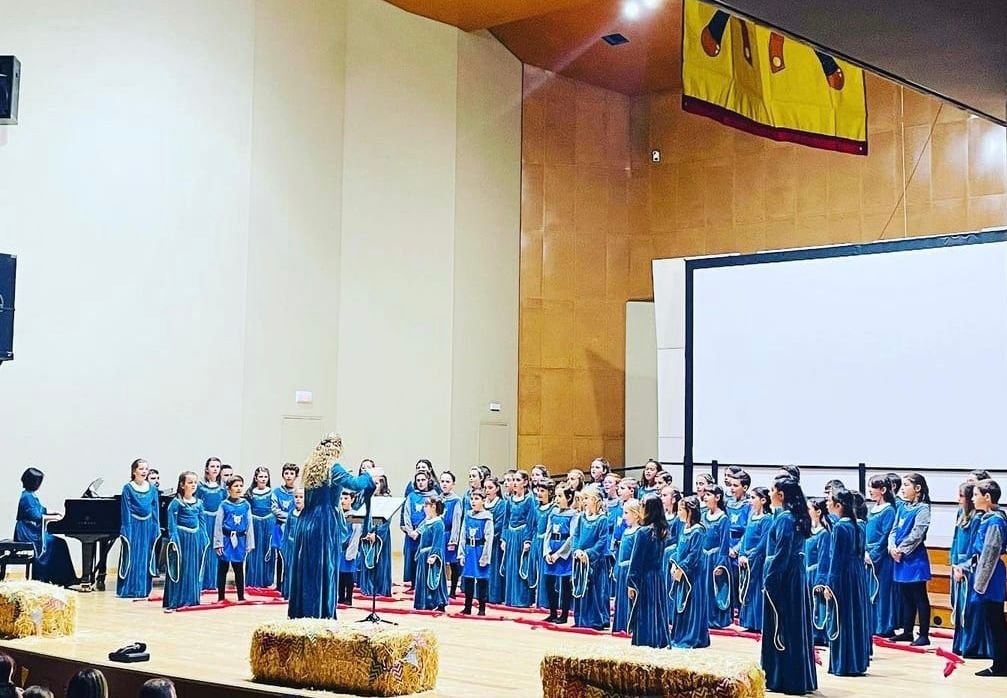 AmpaEM_MRS's tweet photo. Ayer el Coro Infantil y el Coro Juvenil de la Escuela-Conservatorio Manuel Rodríguez Sales #Leganés  consiguieron el PRIMER Premio del Público en el VI Concurso Nacional de coros infantiles y juveniles de la Comunidad de Madrid.👏👏👏👏🥰🥰🥰🥰🏆🏆

#Música
#Cultura https://t.co/NTpsvSe5mc