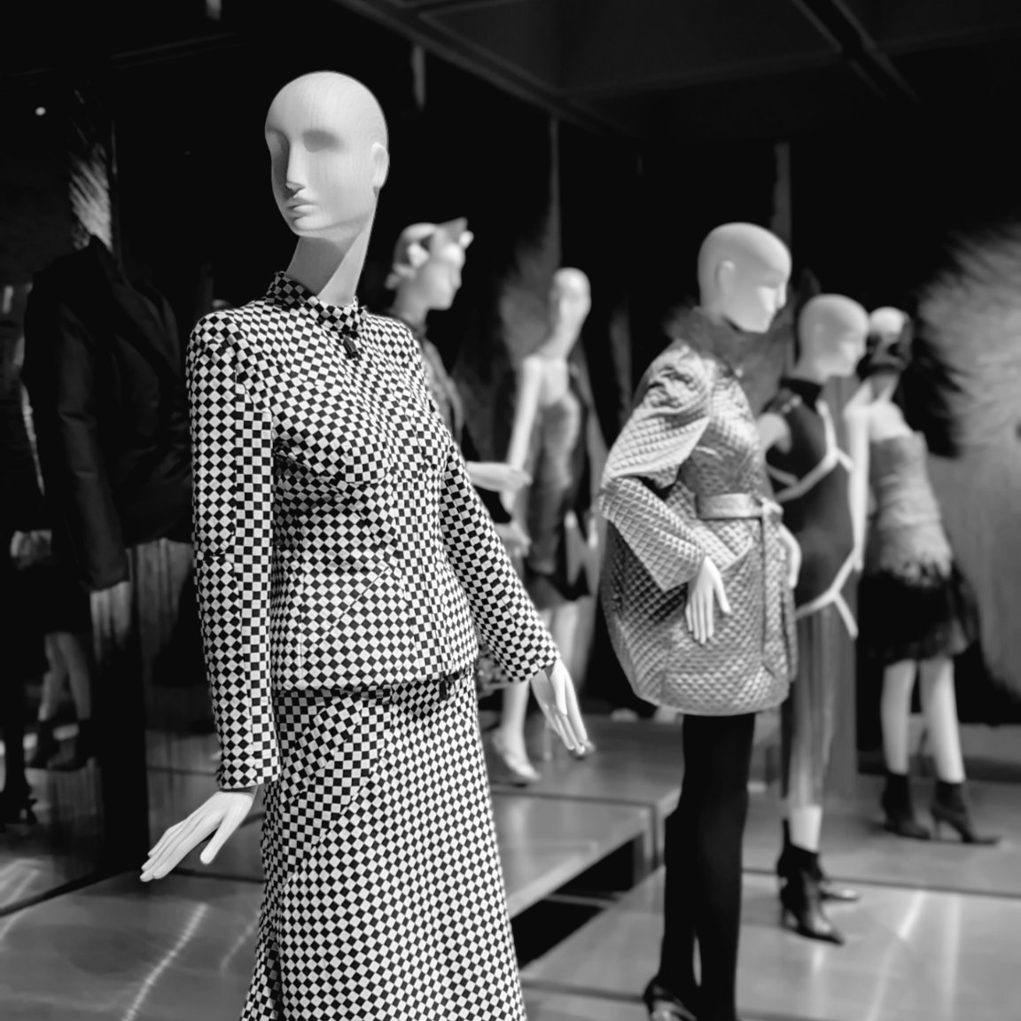onchain_apes's tweet photo. The future of fashion and VR can be seen through their eyes at @NGVMelbourne check them out. 

We learnt that fashion can inspire and bring people together. 
Thank you to the designers and organizers for showcasing their art to millions!
 #fashion #ngvtriennial https://t.co/qRgGa2rZl0