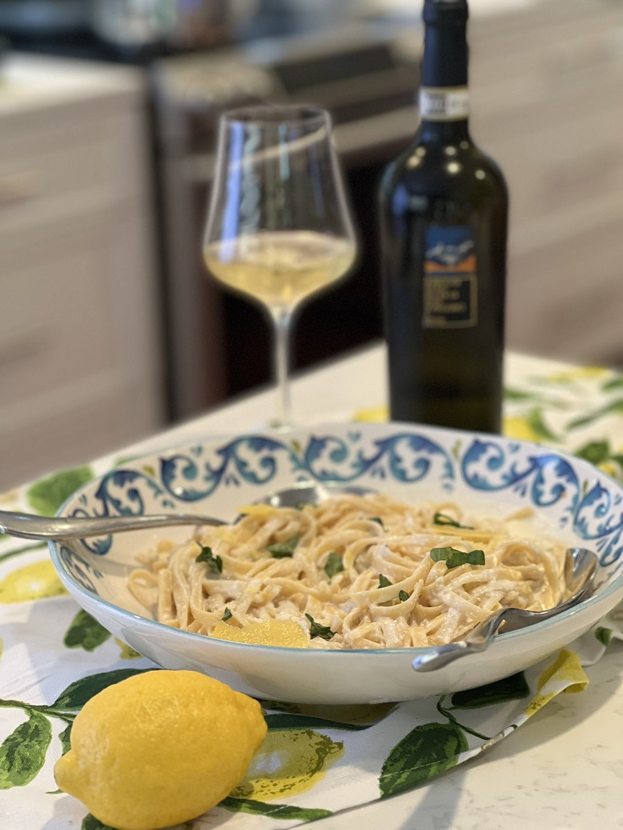 Lemon Ricotta Pasta paired with Greco di Tufo. Do you know this wine from Southern Italy? 🇮🇹 #italianwine #grecoditufo