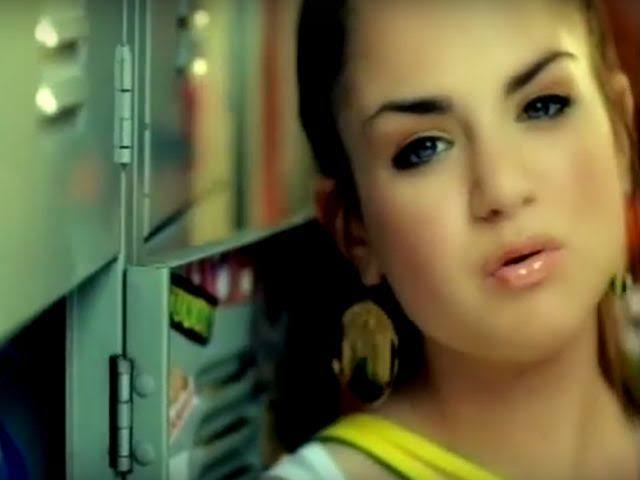 JoJo_Brazil's tweet photo. Hoje o clipe Leave (Get Out) está completando 19 anos ❤️❤️❤️🎥 #JoJo #LeaveGetOut https://t.co/NF0uJsFCNR