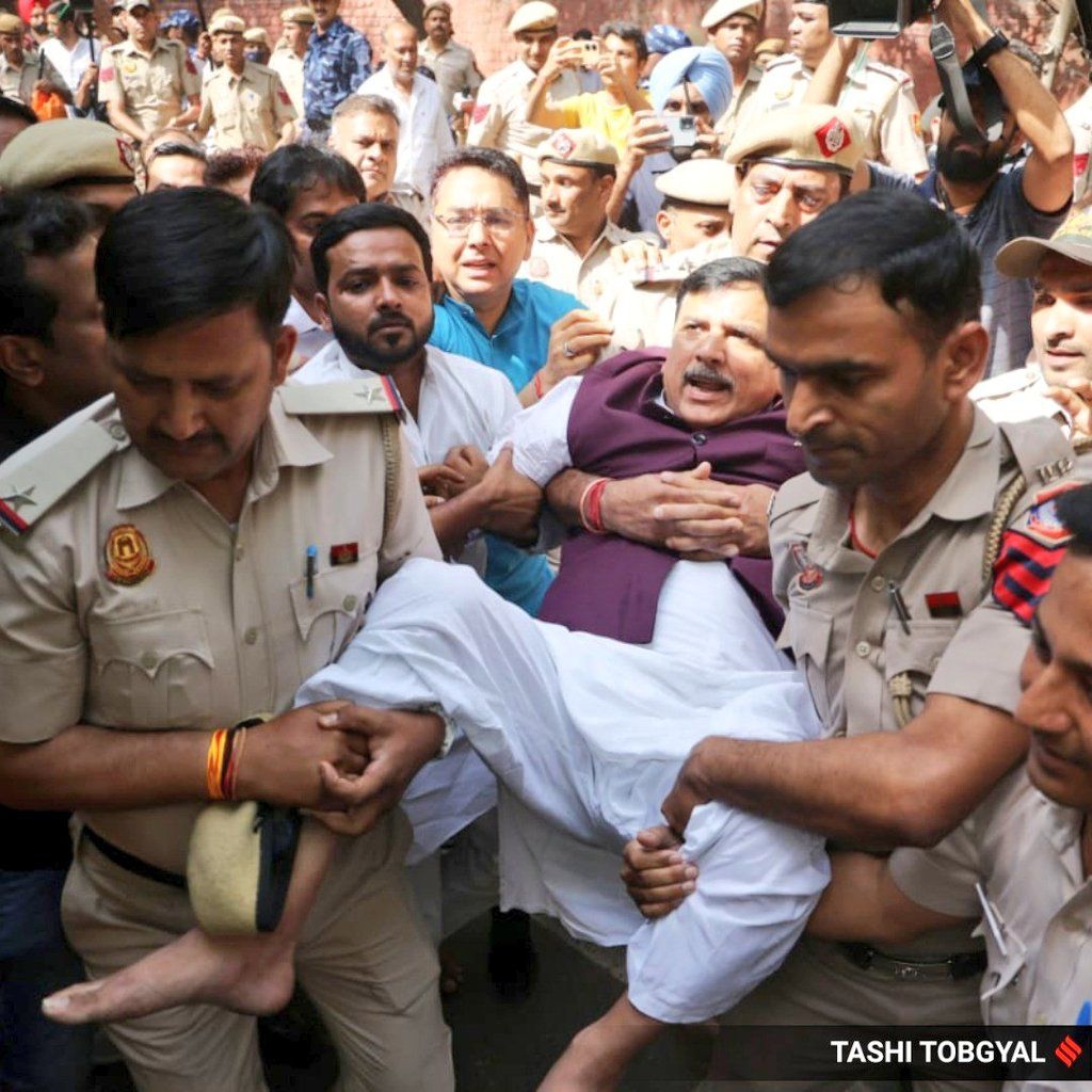 AamAadmiParty's tweet photo. दम है कितना दमन में तेरे 
देख लिया है, देखेंगे ✊

@SanjayAzadSln 🔥

#KejriwalRukegaNahi https://t.co/1uugi1aTNU
