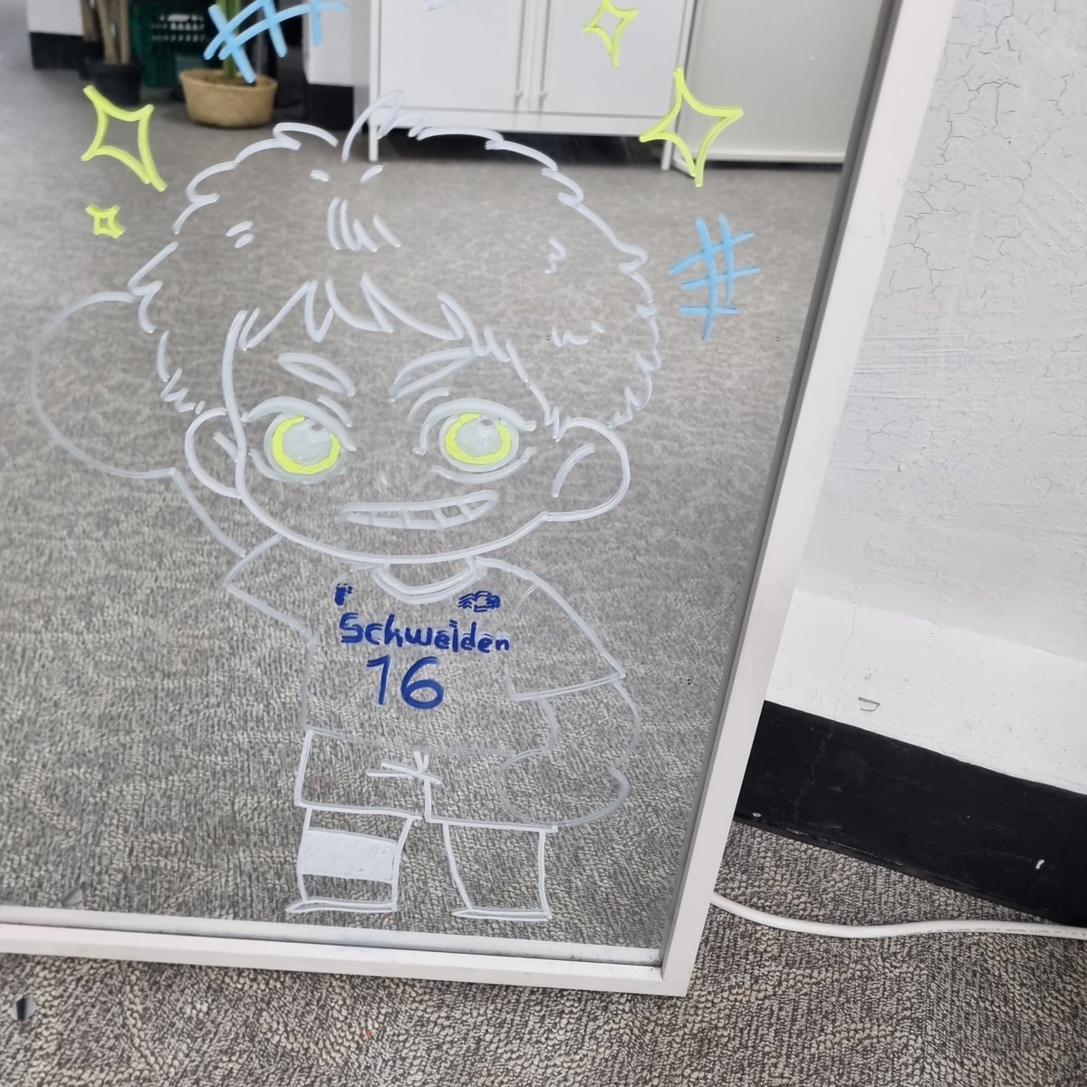 라떼님(@Lattee_owo)이랑 호시우미 카페 다녀왔습니다🩵🤍 전프레도 알차고 스탭 분들도 너무 친절해서 헉 했어요 비록 럭드는 5번 뽑아서 5등 한 번 했지만 네컷도 드레스코드도 다 즐겁게 즐겼어요 생카 예쁘게 열어주셔서 감사합니다😍😍😍 #코트라는_푸른_바다_위_갈매기