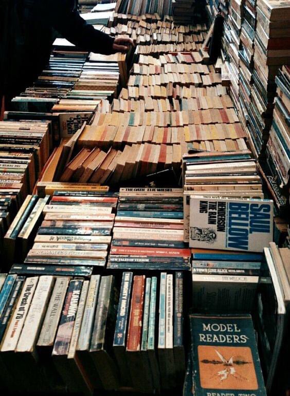 📚 “¡Qué vasta fertilidad de placeres tienen para mí los libros!"

🖋 Virginia Woolf