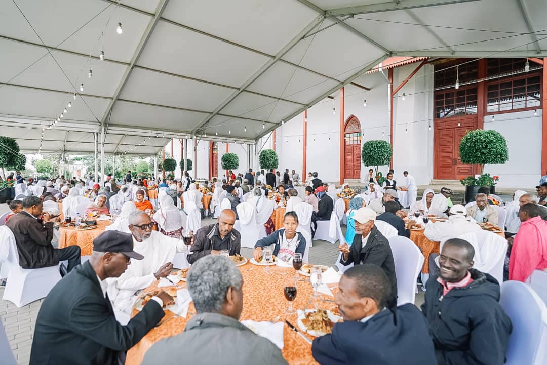 Prime Minister @AbiyAhmedAli and First Lady Zinash Tayachew host annual #Easter meal for elderly, low income households at Unity Park
#Ethiopia #EthiopianEaster #EasterHoliday

fanabc.com/english/pm-abi…