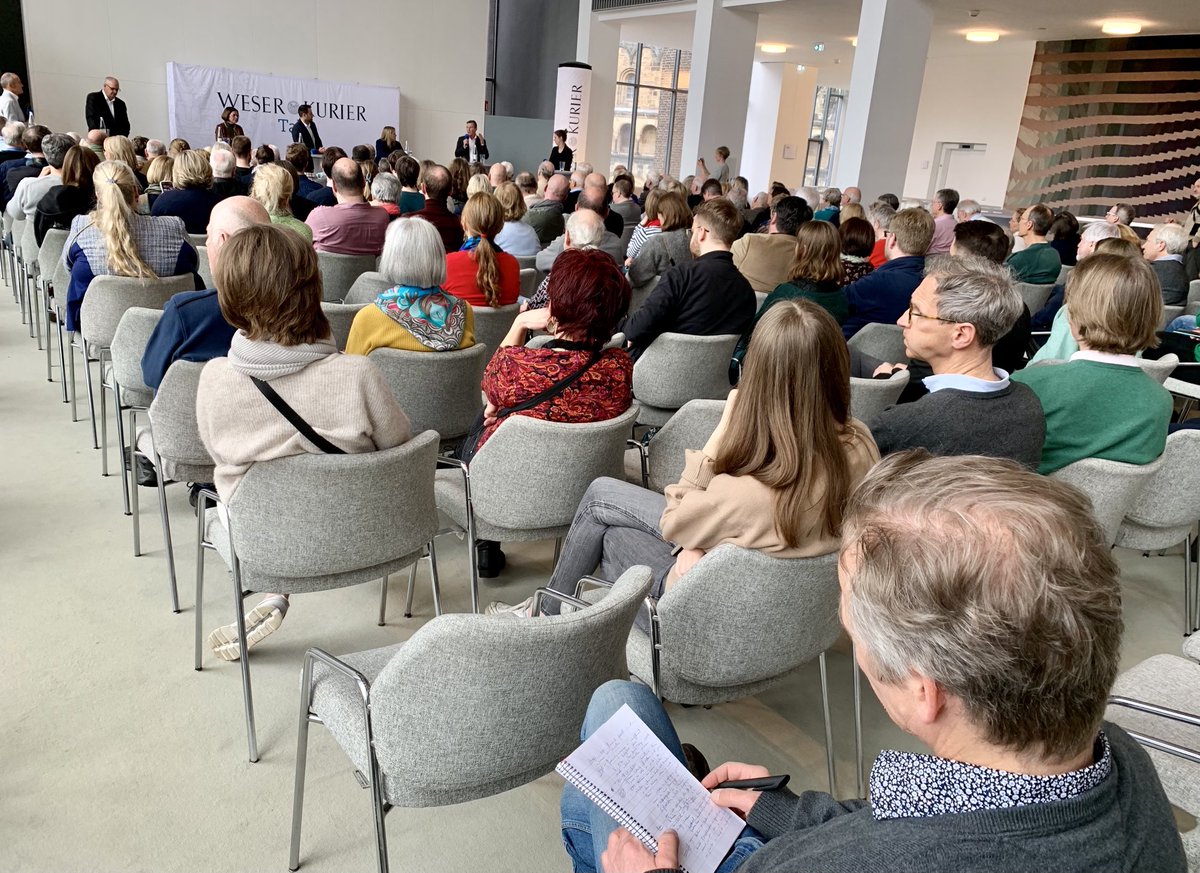 hellwig_silke's tweet image. Drittes Thema des Wahl-Talks des ⁦@weserkurier⁩: Bildung. Im Vordergrund: Unser Reporter ⁦@FrankHethey⁩