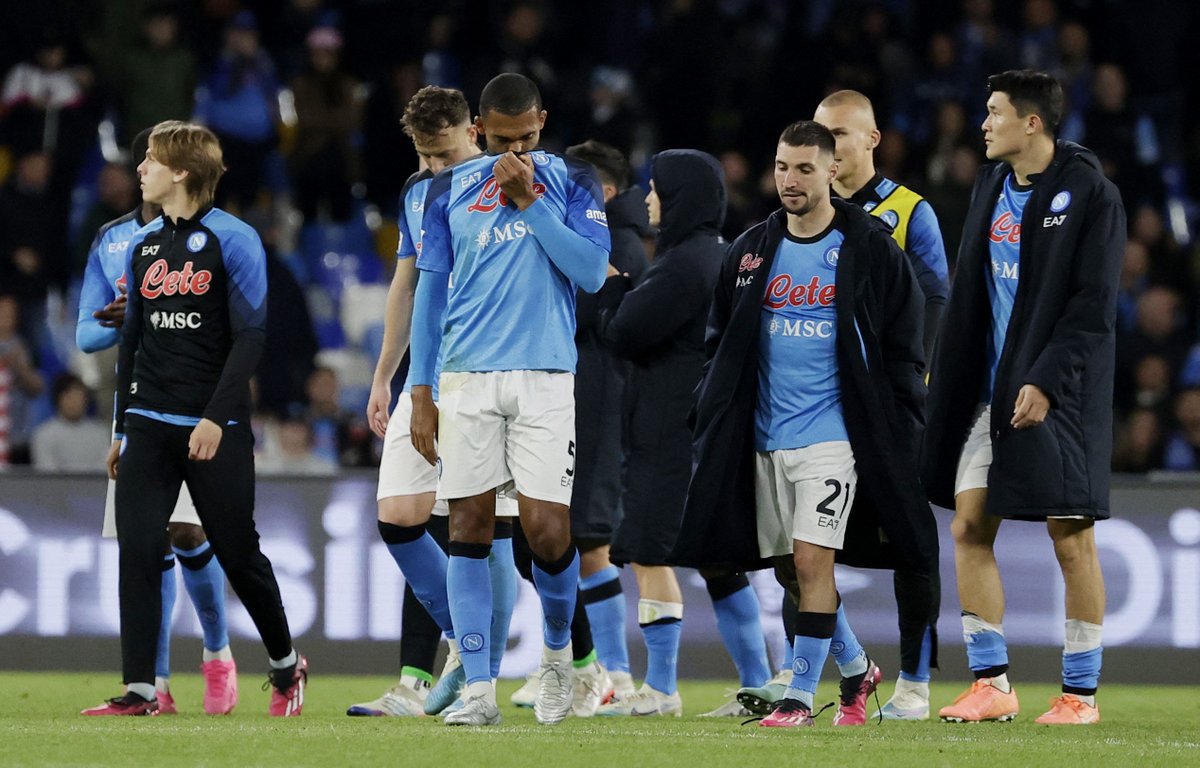 🧿 Napoli'de bu ay işler pek iyi gitmiyor. 😞

🗓️ 2 Nisan 🆚 Milan ❌ 0-4
🗓️ 7 Nisan 🆚 Lecce ✅ 1-2
🗓️ 12 Nisan 🆚 Milan ❌ 1-0 #UCL
🗓️ 15 Nisan 🆚 Verona 🤝 0-0
