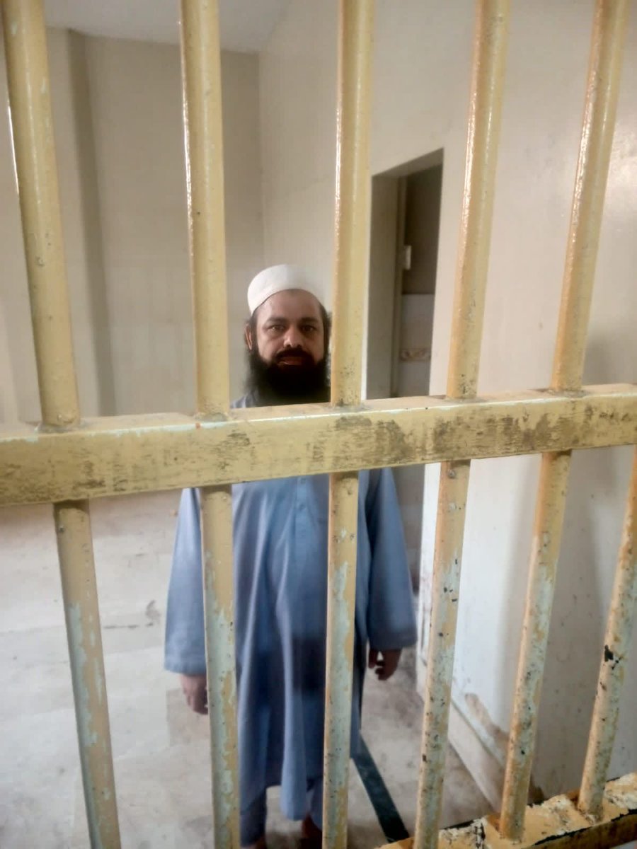 irfanbalochpsp's tweet photo. @fahmidahyousfi Honourable cm sindh took notice of it. City police arrested the man. We r registering the fir. https://t.co/nGmDKbHeSW