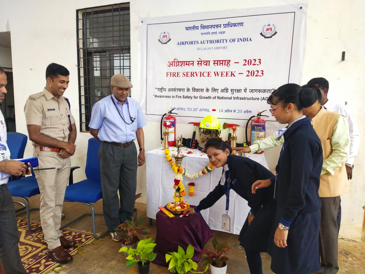 #Belagavi Airport paid homage to brave #FireFighters, who sacrificed their lives in line of duty on 14th April, 1944 at Victoria Dock fire. #NationalFireServiceDay2023 is celebrated across country followed by #FireSafetyWeek.
#AirportDirector & #AAI officials &other were present.