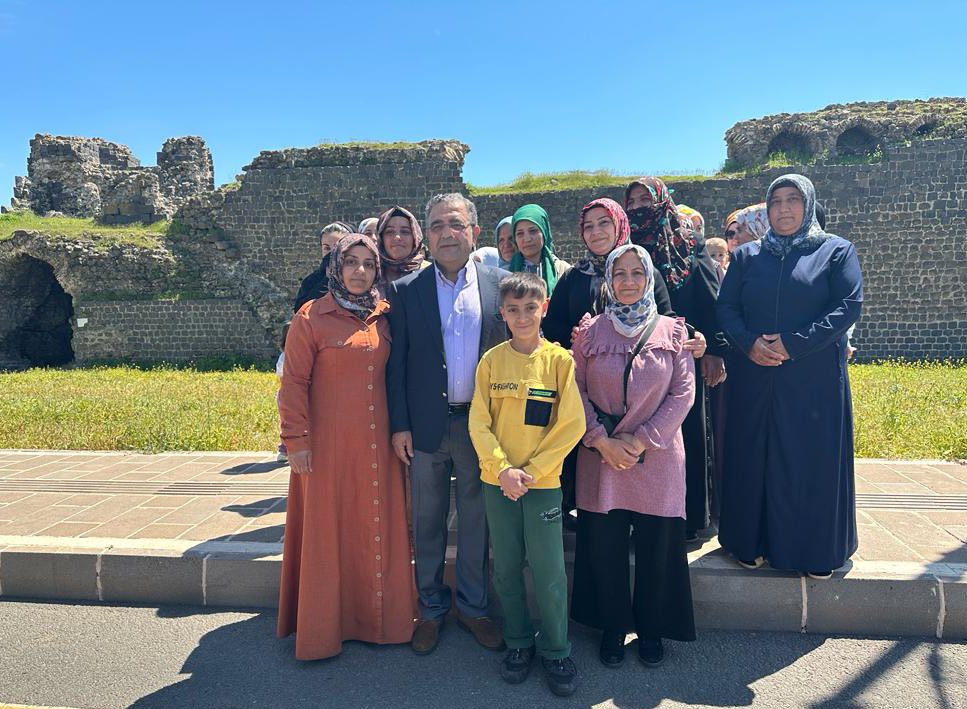 MSTanrikulu's tweet photo. #Diyarbakırda hemşehrilerimizle buluşmaya devam ediyoruz. Bölgemizin güçlü kadınları her zaman olduğu gibi bu tarihi önemdeki seçim sürecinde de yanımızdalar. Geleceği birlikte değiştireceğiz birlikte güzelleştireceğiz #SanaSözDiyarbakır #sanaSözYineBaharlarGelecek https://t.co/ByRhKRRxzm