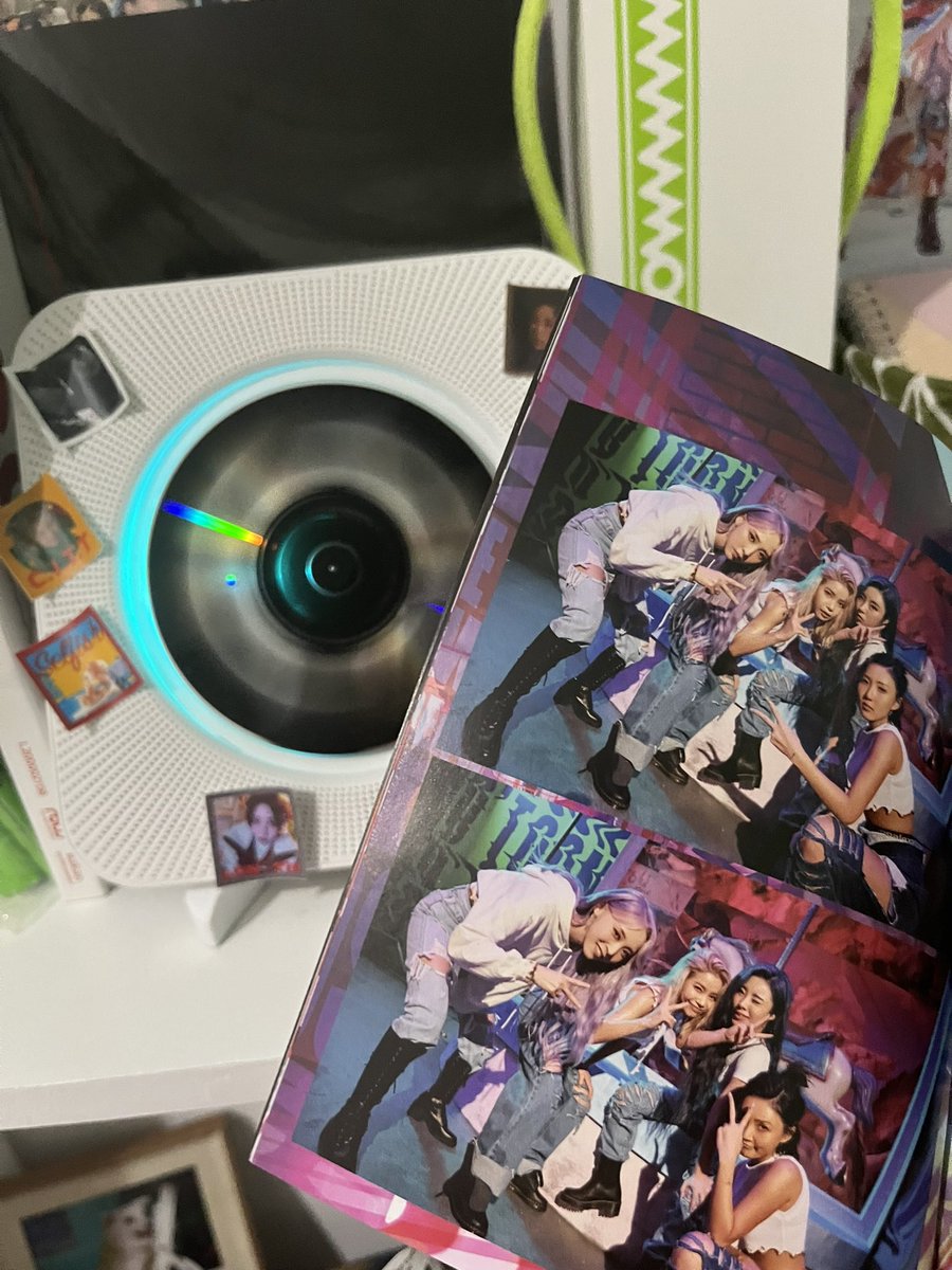 theduke_x's tweet photo. Workout playlist, #RealityInBlack (RIB). 🖤
#MAMAMOO
#Solar #MoonByul #Wheein #Hwasa
#HIP https://t.co/q8bVrLDLcq