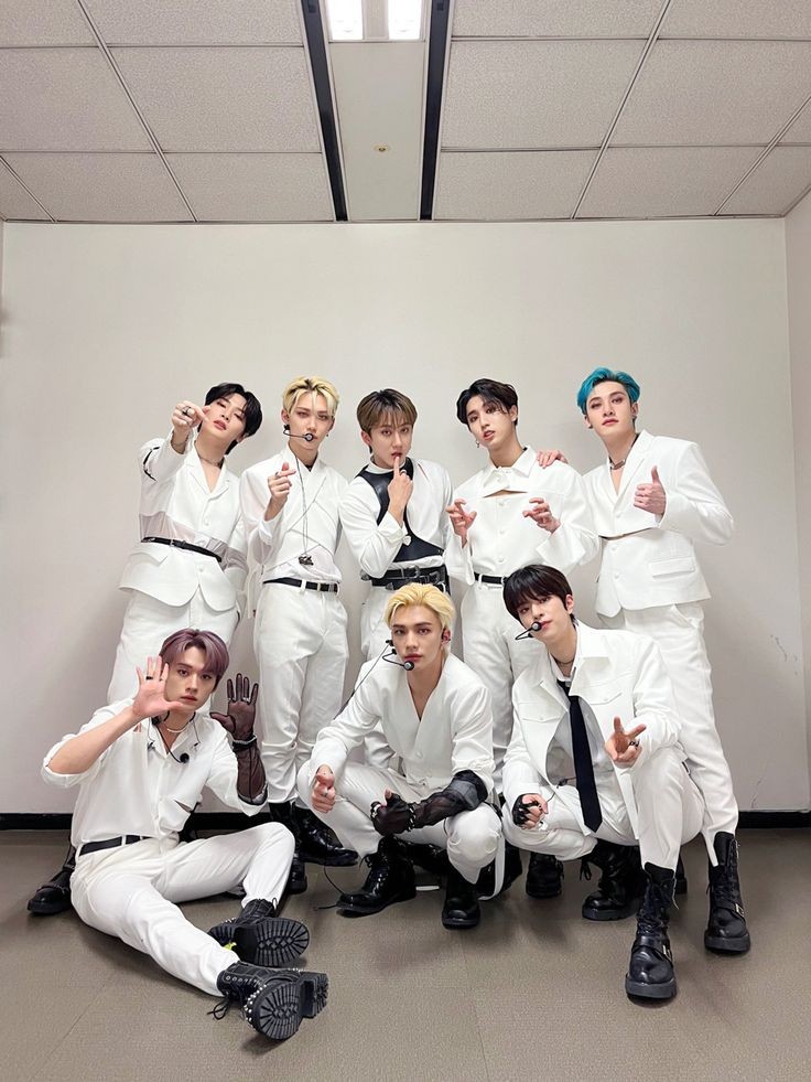 8 самых замечательных парней ☀️ 

JYPE RESPOND TO STRAY KIDS FANS #JYPEDoBetterForSKZ 
#JYP존경스트레이키즈
<a href="/stay_support/">Stray Kids Supporters</a> <a href="/Stray_Kids/">Stray Kids</a>