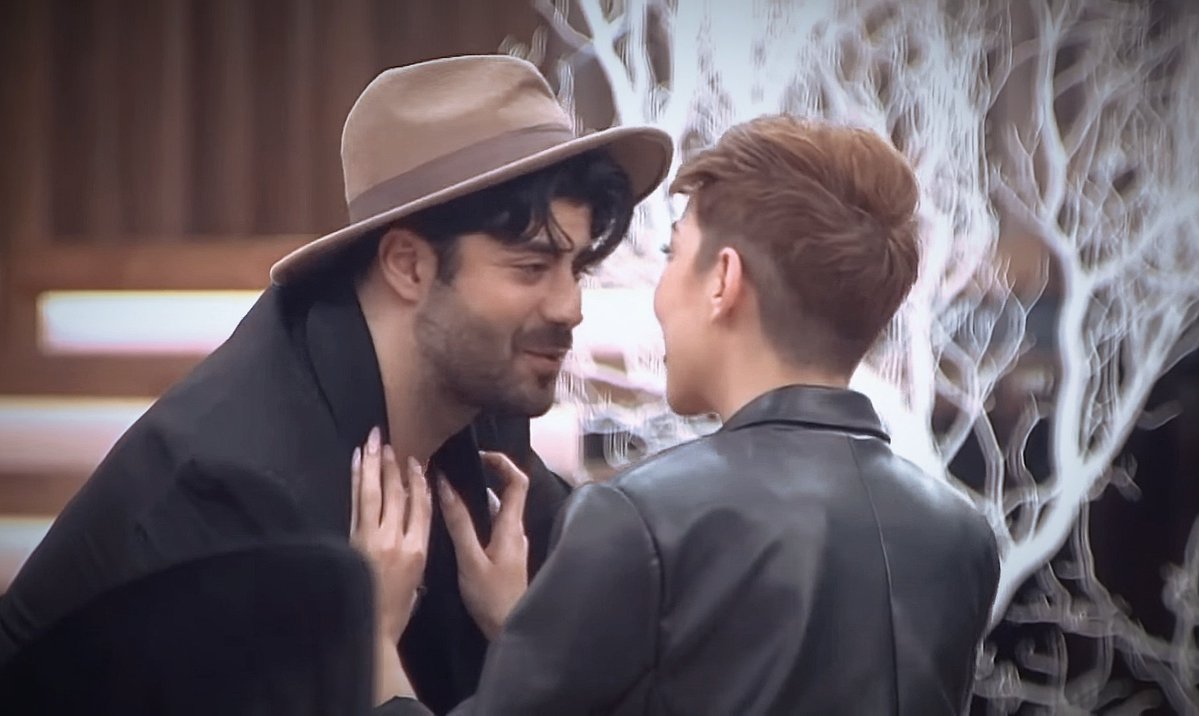 Şeydanın meçlendiği isimler asla şeyda'nın zekasını kalitesini taşıyamayan,konuşma becerisi sıfır,egoist ve ilişki yürütemeyen adamlardı, ilk kez şeydanın kendisine denk biriyle olduğuna şahit oluyorum,ilk defa gerçekten yüzü gülüyor gibi,bu aşk kızıma çok iyi geldi..🤍
#şeybur