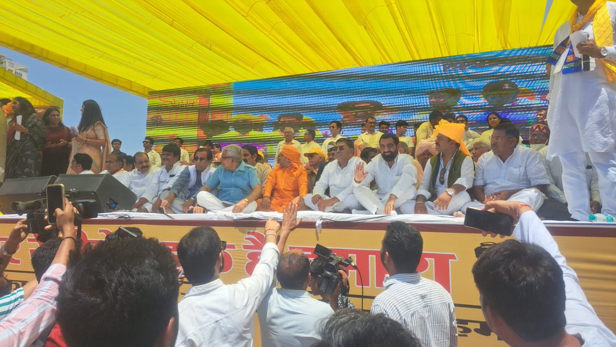 RajendraSYadav_'s tweet photo. "अहीर रेजिमेंट" हक़ है हमारा...

आज #जयपुर में अहीर जनजागृति सम्मेलन में सम्मिलित होने का सौभाग्य प्राप्त हुआ, इस अवसर पर मौजूद लोगों को संबोध���त करते हुए "अहीर रेजिमेंट" बनाने की मांग की बुलन्द आवाज़ प्रबल की।

"अहीर रेजिमेंट" का गठन हमारे देश के लिए वीरगति को प्राप्त हुए https://t.co/XM99Qf7MAV