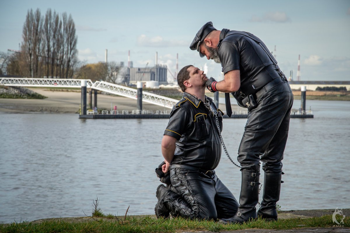 DeoAlphaWolf's tweet photo. Intense moment of #submission with @MAITRETAURUS #part2
📷@Raikopup https://t.co/BugRo5SsfB