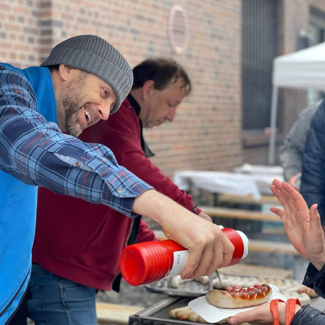 Tag der #Bahnhofsmission 2023 am Bahnhof Zoo. Dank zahlreicher Unterstützung ein Fest und Pause vom Alltag für unsere Gäste.

Wer Hilfe braucht, findet in der #Bahnhofsmission immer ein offenes Ohr, Information und Beratung, nicht nur am Tag der Bahnhofsmission.