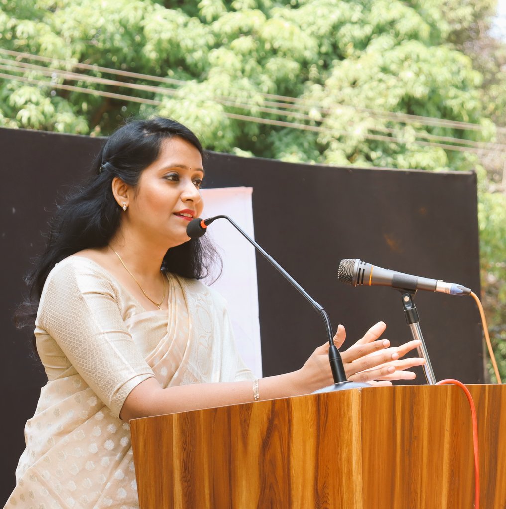 Bhavyanmurthy's tweet image. Had a great time yesterday in Loyola Degree College engaging with these young curious minds about Dr Babasaheb Ambedkar, his life, his message and his ideology along with the importance of Constitution of India ... 1/4
