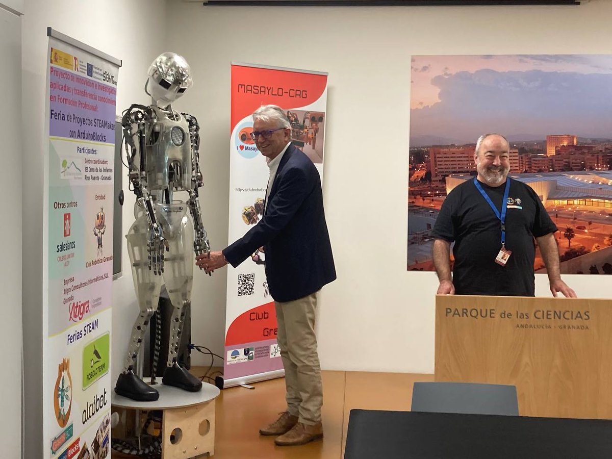 clubroboticagra's tweet photo. Ayer fue un día muy especial para el Club y un gran placer anunciar que Luis, Director Gerente de @ParqueCiencias, ha sido nombrado socio de honor del mismo. Distinción que se otorga a personas que hacen posible que el club avance en sus objetivos de manera excepcional. https://t.co/FmZvs9Gd0W
