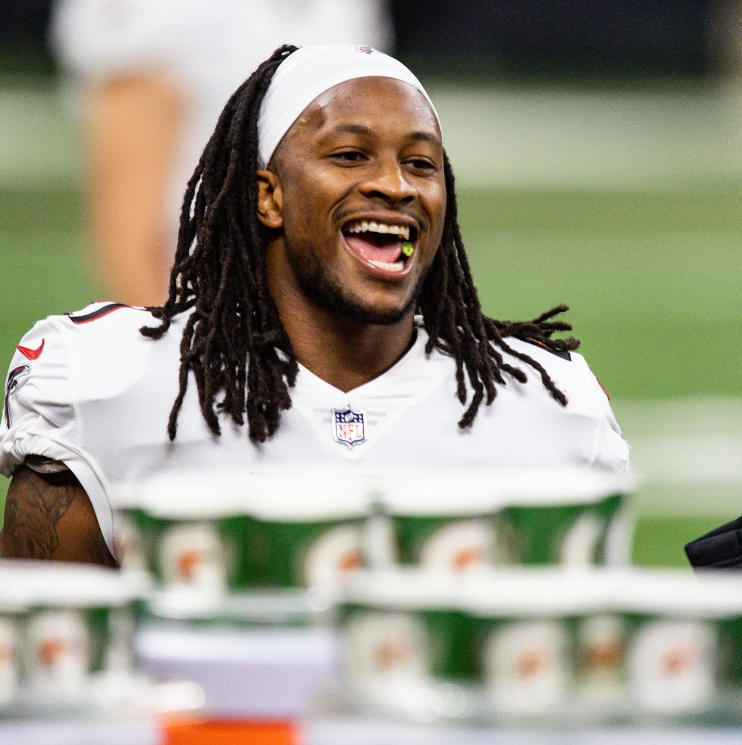 NFL_DovKleiman's tweet photo. Still hard to believe Todd Gurley hasn't played an NFL game since his age-26 season in 2020.

2-Time All-Pro
3-Time Pro-Bowler
Offensive Player of the Year 
Offensive Rookie of the Year 
8,336 total career yards with 79 TDs

Then, 6-years later, retired. https://t.co/XMND6BPP3d
