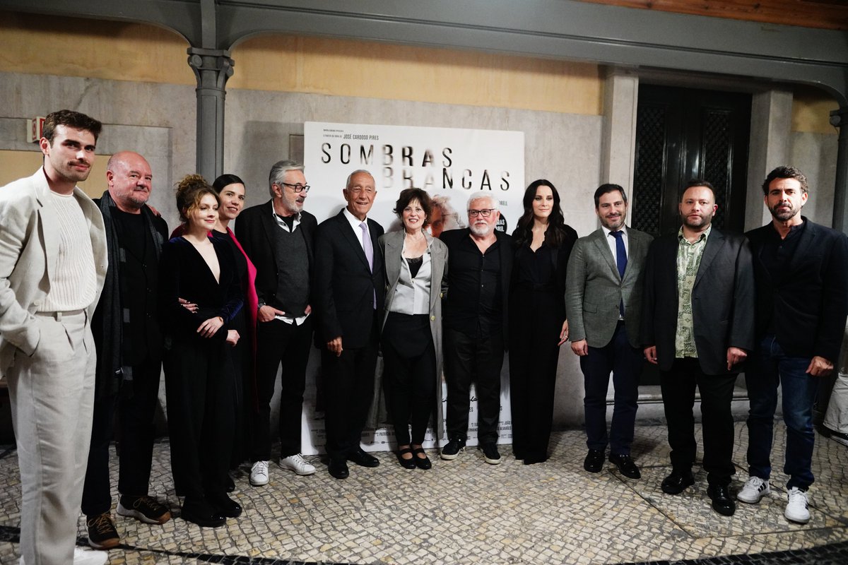 davidgolias's tweet photo. A antestreia na Cinemateca Portuguesa foi assim
Sua Excelência o Presidente da República e o elenco
SOMBRAS BRANCAS - 20 DE ABRIL NOS CINEMAS
#fernandovendrell #RafaelGomes #JoseCardosoPires #ruimorisson #natalialuiza #mariajoaobastos #ruicardosomartins #analopes #soraiachaves #rogeriosamora #inessafrias #margaridamoreira #miguelcoelho #gonçalowadington #raquelrochavieira #pedrolacerda #JoãoCachola #iriscayatte #deprofundisvalsalenta #migueldamiao #sabrilucas #joaocraveiro
