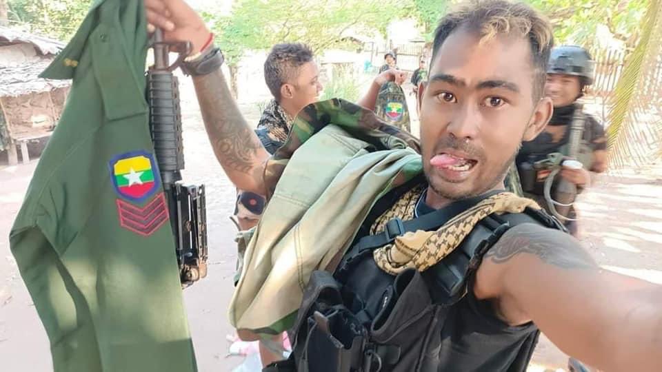 nicholas6284's tweet photo. The monk-turned resistance fighter "George Michael" has fallen today afternoon.
He was a monk resided at Hlaingtharyar before the coup. He left monastic life to take arms against the sit-tat.
Rest in Power.  💪 https://t.co/NnY3xKMhwH