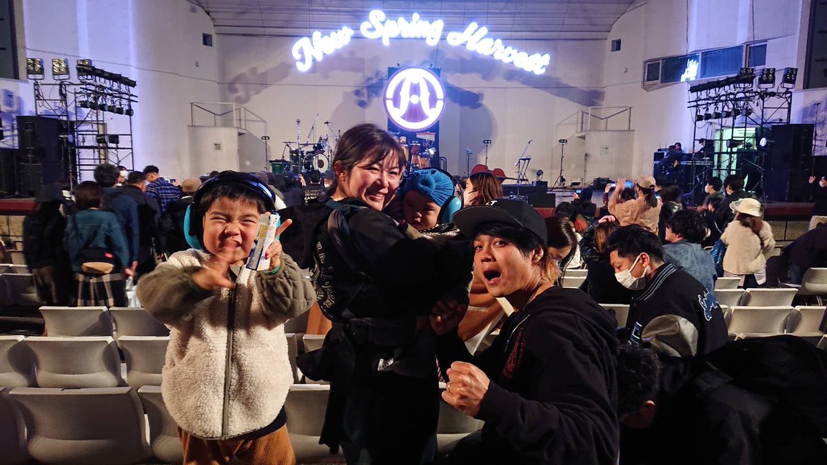 eiko_neko's tweet photo. 先週はニナ夫婦とOAUのライブへ。
遠足みたいで楽しかったなー!ニナさんありがとうございました!:-)
#楽しい
#oau
#newspringharvest
#大阪城音楽堂
#細美武士
#ほぼ美武士
#幡ヶ谷再生大学陸上部
#幡ヶ谷再生大学陸上部愛知 https://t.co/4g3rCW3c9r