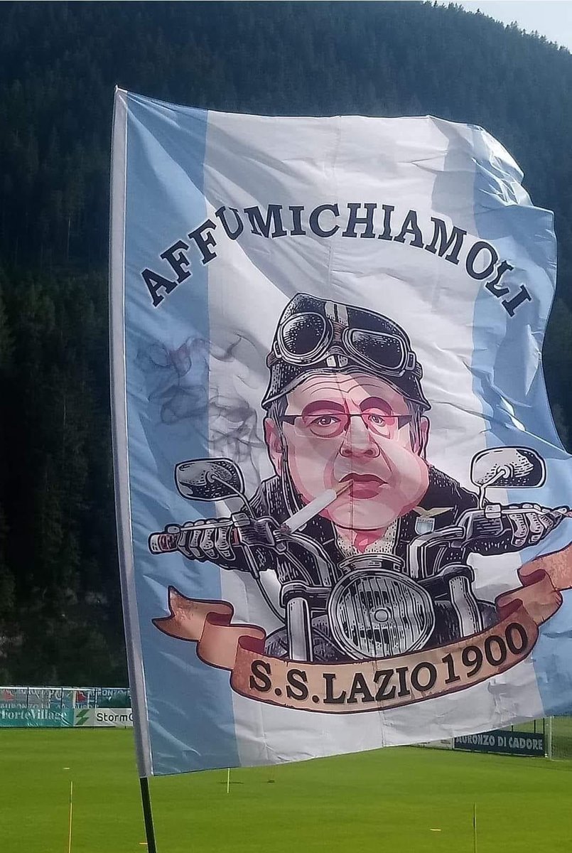 TheLukaland's tweet photo. Non preoccuparti dei mediocri che vorrebbero vederti cadere. Non possono toccarti.Chi striscia non è mai un ostacolo per quelli che volano. #officialsslazio #sarriball #nothingelsematter https://t.co/4vKfCfAGqf