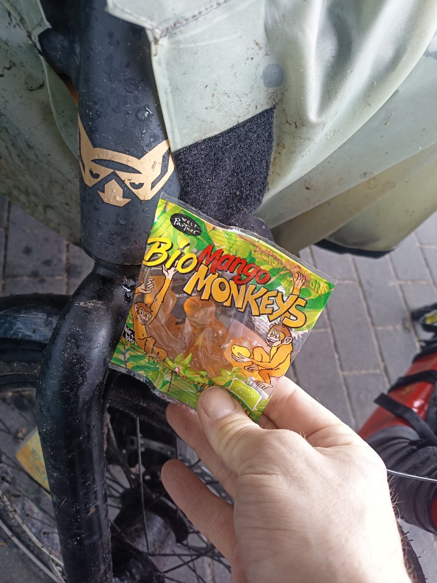 Zwei Bio-🐒 auf der #schokofahrt unterwegs nach Berlin

<a href="/CargoHey/">CargoBikeMonkeys</a>