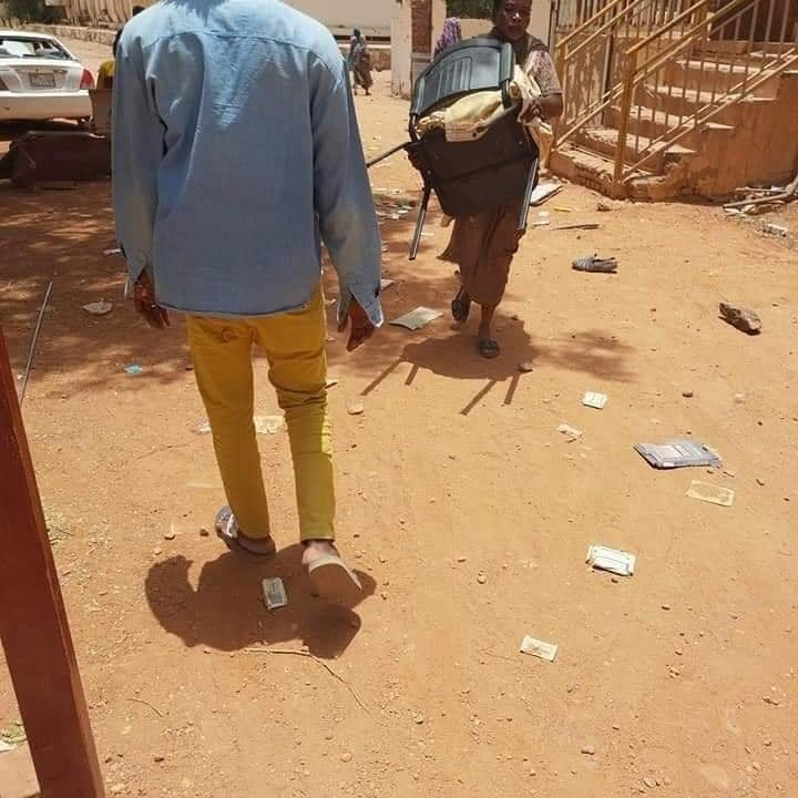 Sudan_tweet's tweet photo. وفي رمضان 
نهب لمستشفى الأمل بمنطقة جبل أولياء، من ذوي النفوس الضعيفة، والبلاد في حالة حرب مع ميليشيا متمردة.
#السودان https://t.co/odsK1nDWLn