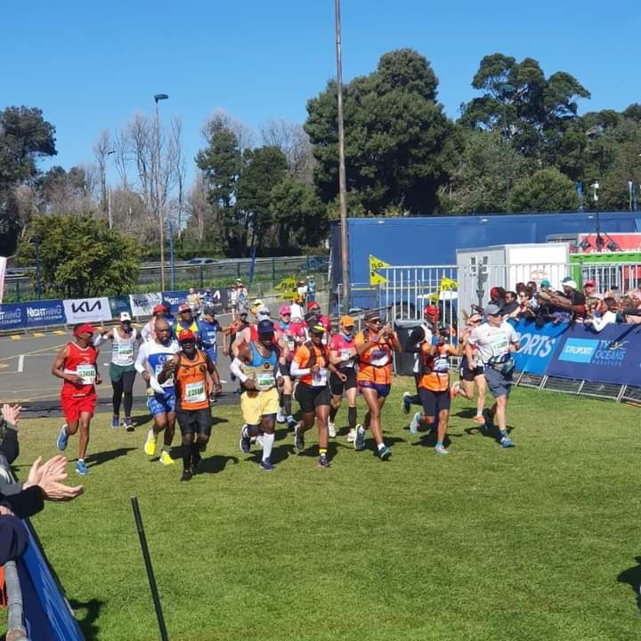 ChillieRunners's tweet photo. And just like that, the Sub 5:45 bus rolled on the Blue Carpet. 

Dankie Bus Driver 💙🌶️
Congratulations Wendy on the #BlueNumberClub 💥💙🌶️
#LifeStyleChoices #Uyababa 🔥🔥 https://t.co/jHTN4Agysh