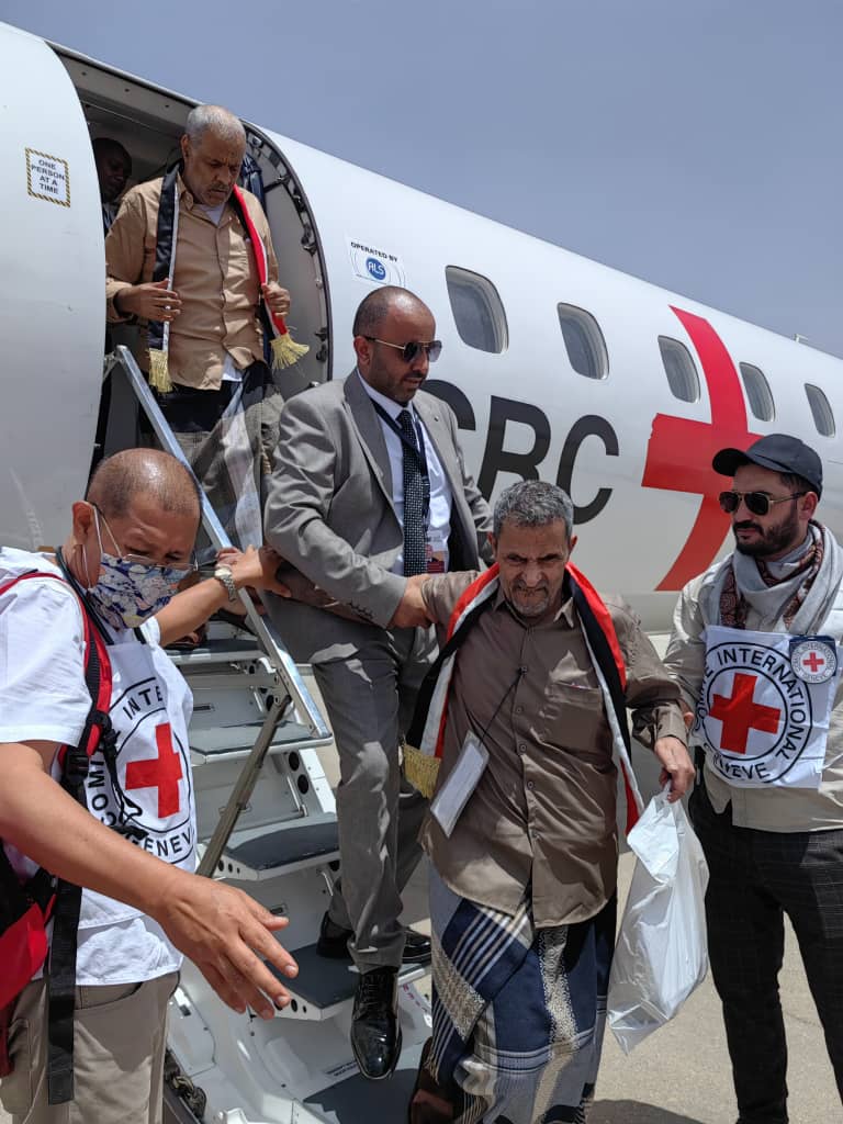 Yahyakazman's tweet photo. 3_شكراً للفريق الحكومي المفاوض
شكراً للجان الأصلية والفرعية
 كلاً بسمه وصفته في مأرب وعدن والمخاء 
شكراً للأجهزة الاستخبارية 
شكراً للوحدات  العسكرية والأمنية وقيادتهم
شكراً لكل من ساهم وشار�� في إنجاح المراحل  الثلاث حتى إتمام الصفقة. https://t.co/7AV1AySwnN