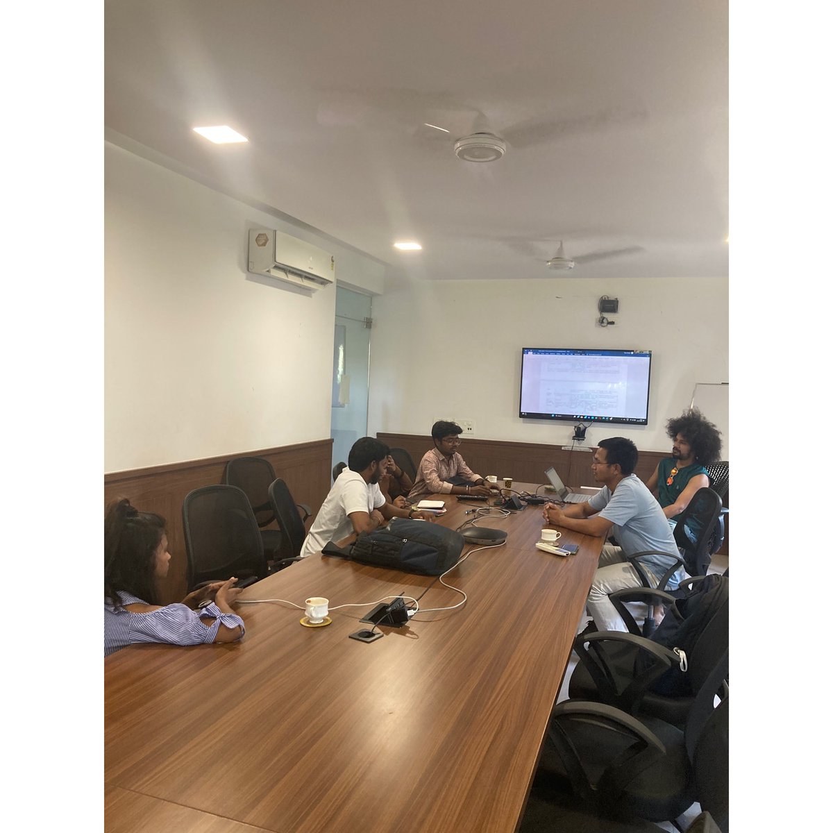 udayan_pooja's tweet photo. Monthly Meet!
CLAN- a youth-led initiative - aims to support, mentor and advocate for young adults coming out of CCIs post 18 years without being fully empowered. We assist them in #FindingJobs & #Housing, #FacilitatingLegal & #MedicalAid & setting up #PeerMentoringPractices https://t.co/DqGT8qoW84