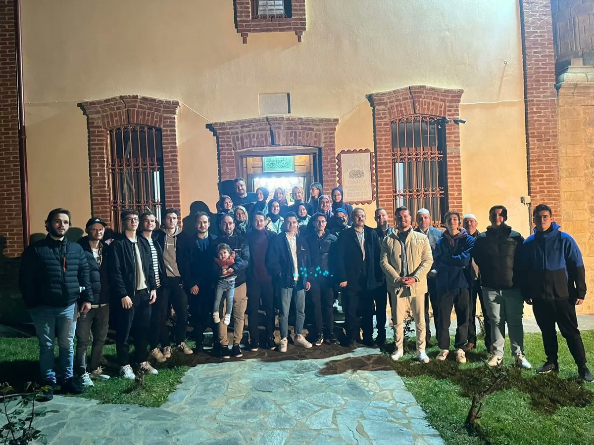 EdirneBatob's tweet photo. BATÖB iftarlarının ikincisinde İskeçe’deydik 🌙

Fecirli (Fıçıllı) Köyü Camiinde gerçekleşen iftarımızda aynı sofrada birleşip hep beraber oruç açmanın sevincini yaşadık. Birlik, beraberlik ve kardeşlik için verilen emek ve gösterilen ilgi hem tüm akşamın özeti, hem de amacıydı. https://t.co/WehR0plk5Z