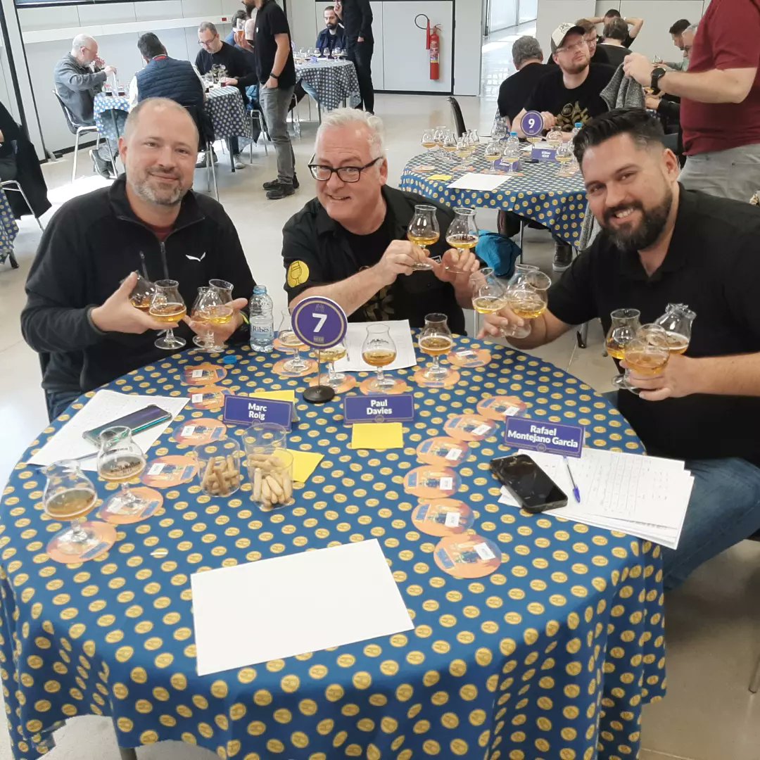 PaulDaviesKew's tweet photo. Final Finals. Hefeweiss, Dunkelsweiss, Speciality IPA, Dunkelsbock, Märzen, Belgian Tripel @BcnBeerFest #innbrew #ukbrandambassador https://t.co/t8ZfBfiQ4u