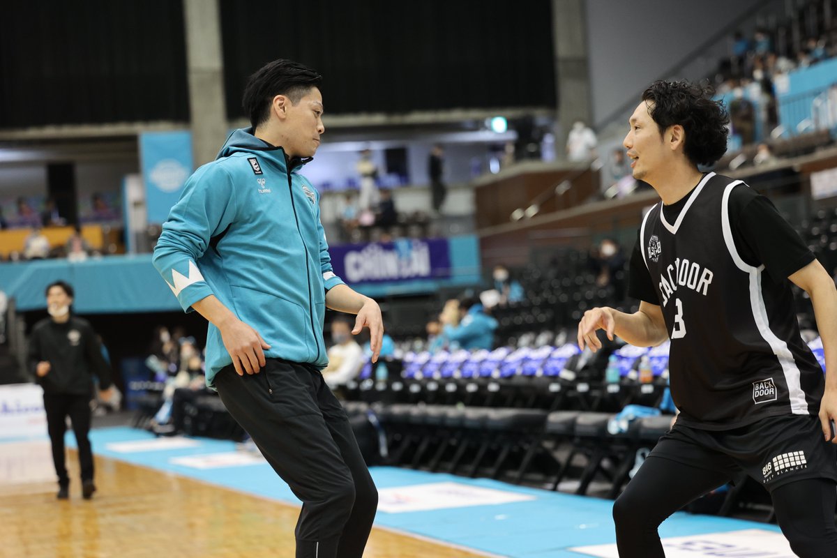d_art_1982's tweet photo. 本日のハンナリーズエキシビジョンゲーム🏀
ハンナリーズオトナスクール 🆚 KYOTO BBオトナスクール
直と近ちゃんが出場‼ 二人ともメッチャ楽しそう😁
#京都ハンナリーズ #KYOTOBB #オトナスクール
#村上直 #近忍 #Creeight #SNBK https://t.co/1flgXY1ntk
