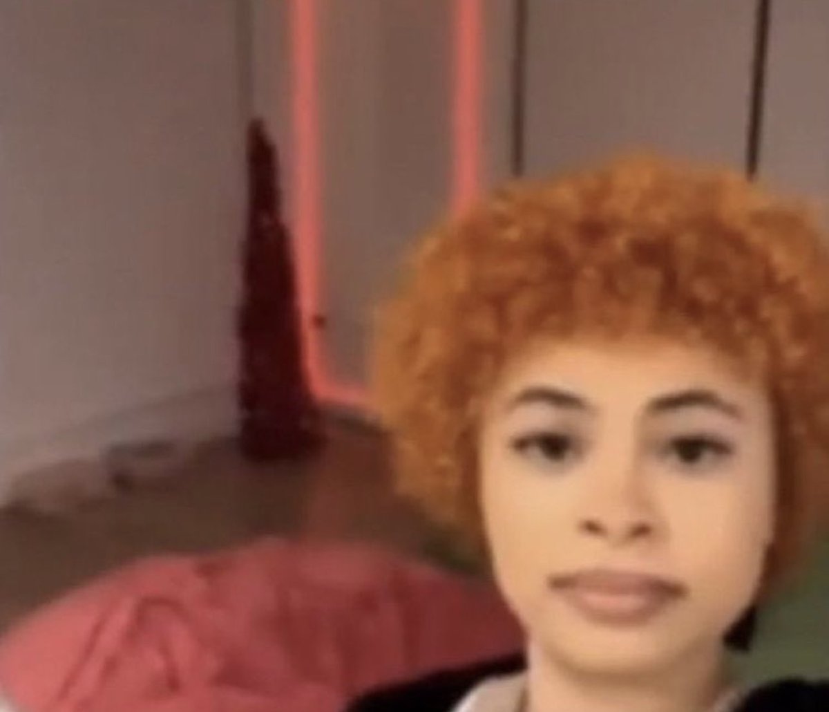 amndzahra's tweet image. babe ure late i’ve been cancelled