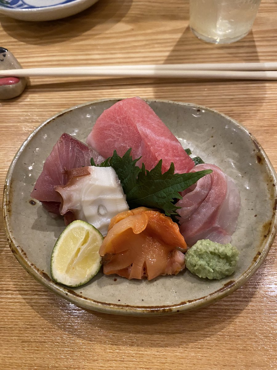 EMPER0R4649's tweet photo. おばんです😊
久々の友達と外飲み🍶
前から気になってた
氏ノ木さんのアジフライ🐟
美味しかった(〃ω〃)

#氏ノ木
#居酒屋
#仙台
#アジフライ https://t.co/FXp7h2Uxh9
