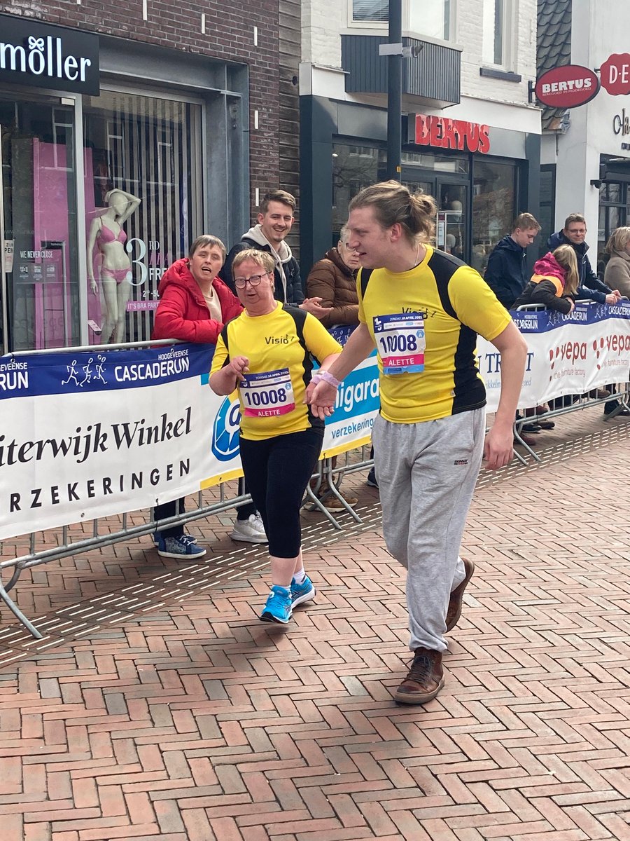 Ze hebben allen de streep van de finish gehaald! Wat zijn het toch toppers! 🥇🥳🎉