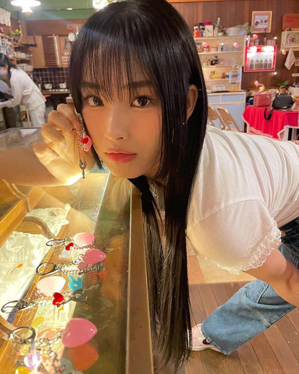 nmixx04z's tweet photo. Happy Birthday Jini 🫶🏼 https://t.co/MeSIFOMPhl