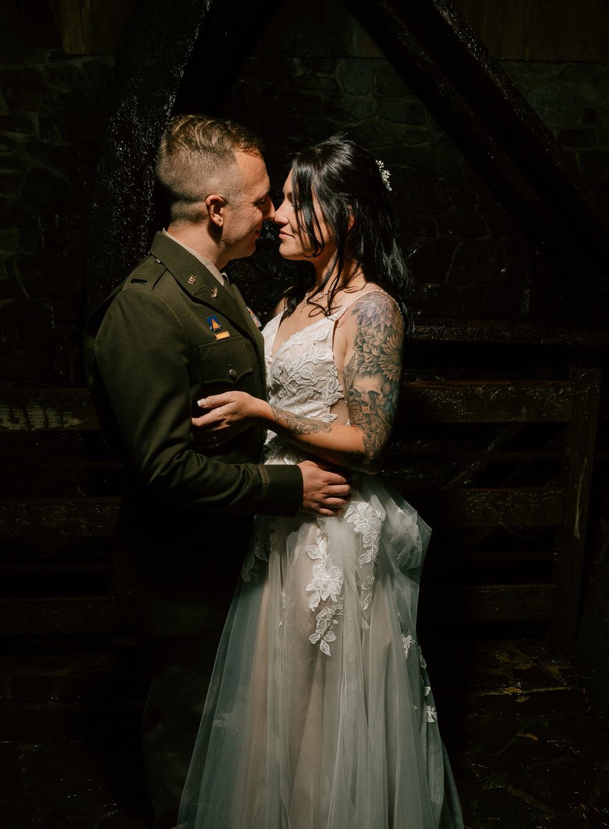 DaniDrewPhoto's tweet photo. @BraydenCreation Nighttime wedding shot 😍📸 https://t.co/5FZBlk3aNi
