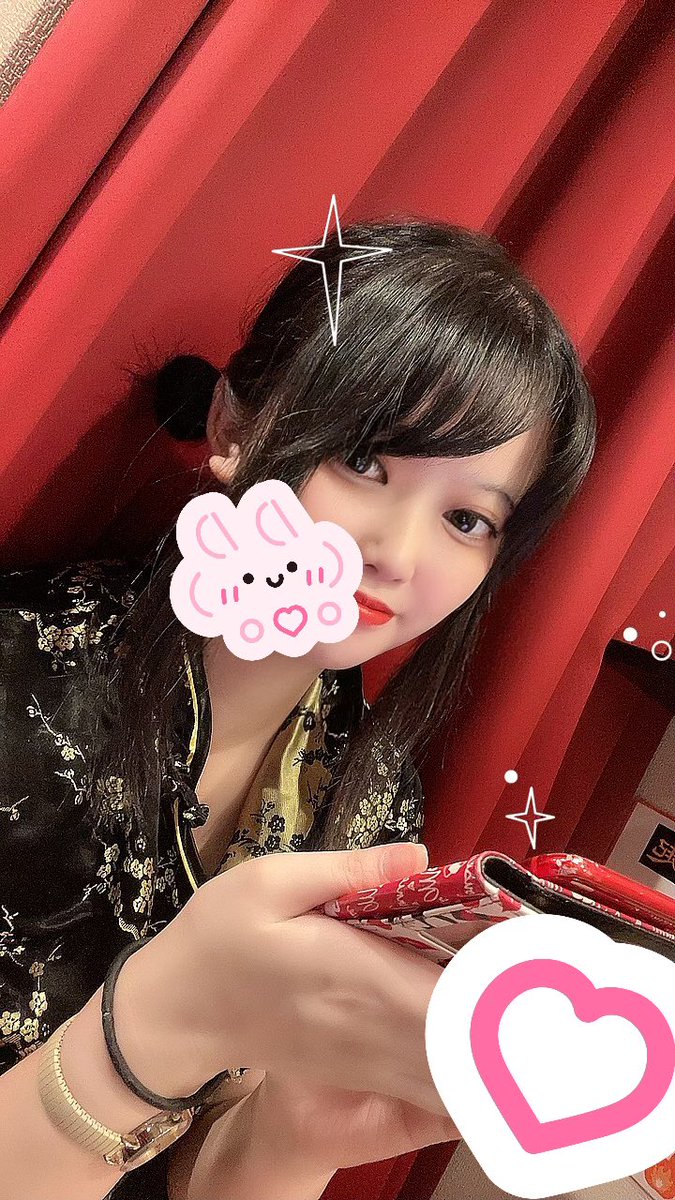 今日は久々のキャスト出勤してるよー！
こはくちゃんがヘアアレンジしてくれて
写真も撮ってくれたー！！

ヘアアレが自分でできなぃ😭

久々のチャイナだから見に来て欲しいな😍

#立川 #立川レッドエデン #キャバクラ
#ツーショットキャバクラ