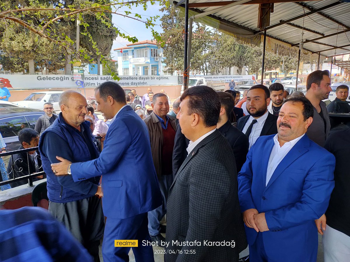 Mezitli_AkParti's tweet photo. 📍Kuzucubelen Mahallesi 

Mersin Milletvekili adayımız Sn. @ALKIRATLI İl yönetim kurulu üyelerimiz, İlçe başkanımız Sn. @uslu_zafer ve Teşkilat mensuplarımızla Kuzucubelen mahallemizi ziyaret ettik; Mahalle sakinlerimizin bizlerden isteklerini dinledik.🇹🇷 https://t.co/4V2gBD9MX3