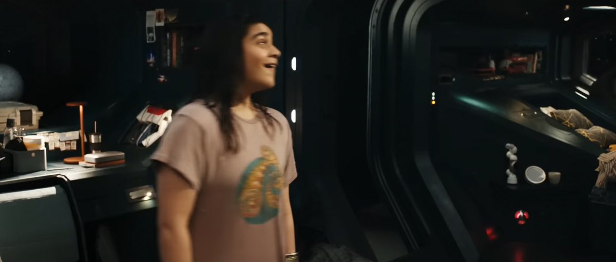 CaptMarvelNews's tweet image. Carol, with a big spaceship like this. All designed and decorated by yourself with a huge command center, plant aquariums with wide view to space, kitchen, office and a bedroom like that.. I TOTALLY understand you’d rather be on your own as a solo hero instead of sharing a tower…