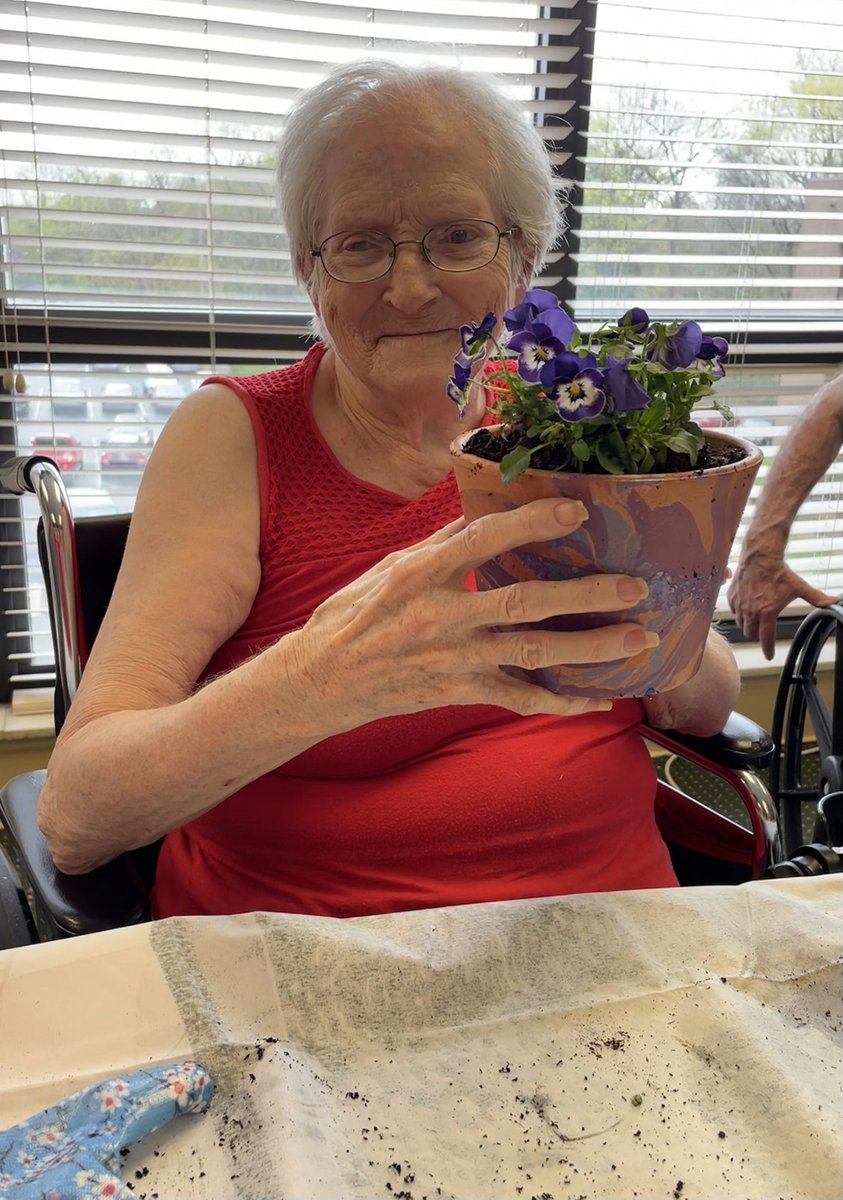 ParkTerraceHC's tweet photo. Our residents love to create beautiful decorations to make their home beautiful! #TrilogyLiving https://t.co/7YnGmZVpzc