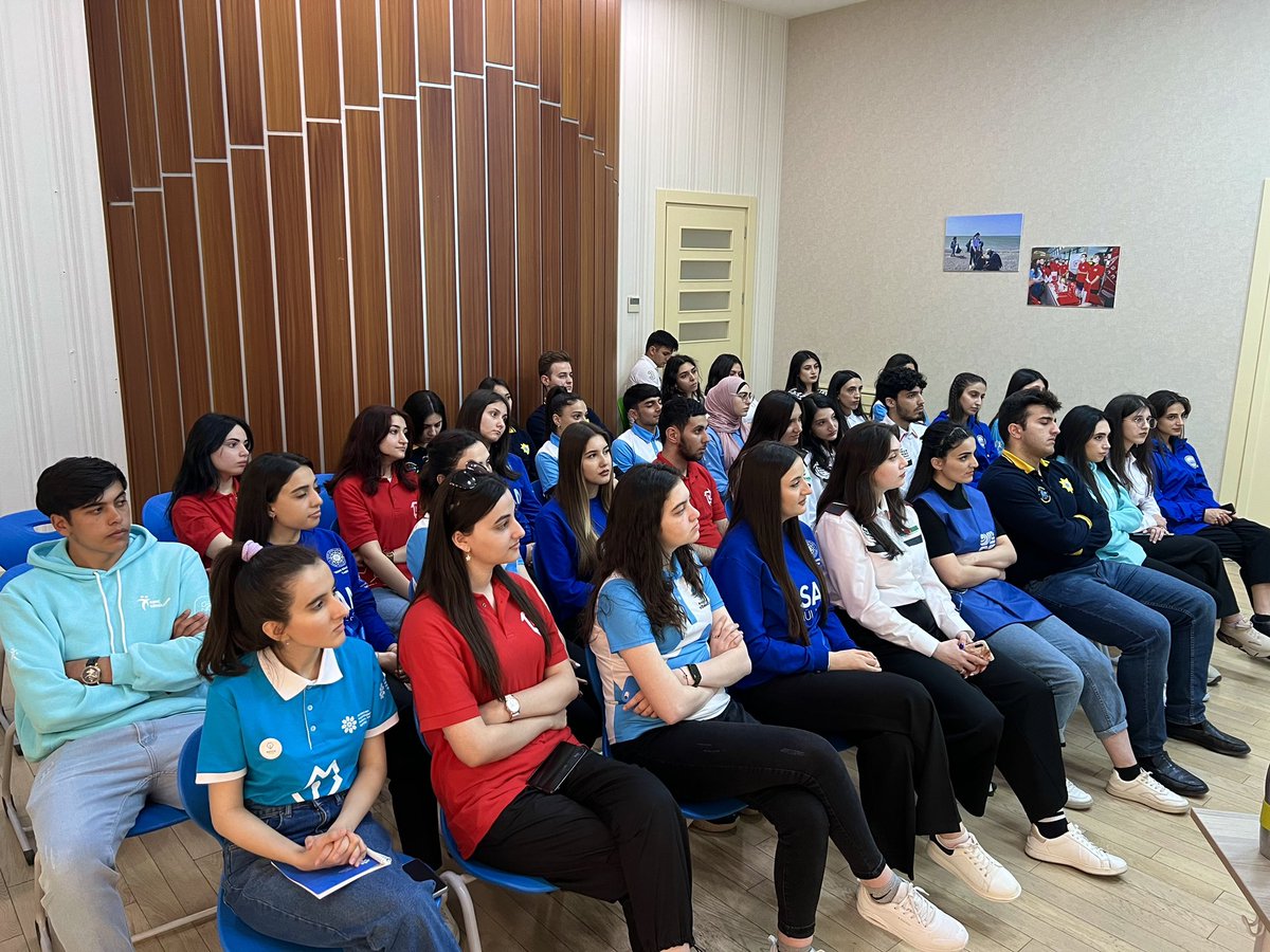 MigvolunteerAze's tweet photo. Könüllülərin Fərdi İnkişaf Proqramı davam edir. 🤩

#MiqrasiyaKönüllüsü #MKİB #SənFərqlisən #FərdiİnkişafProqramı https://t.co/37zjNewDCn