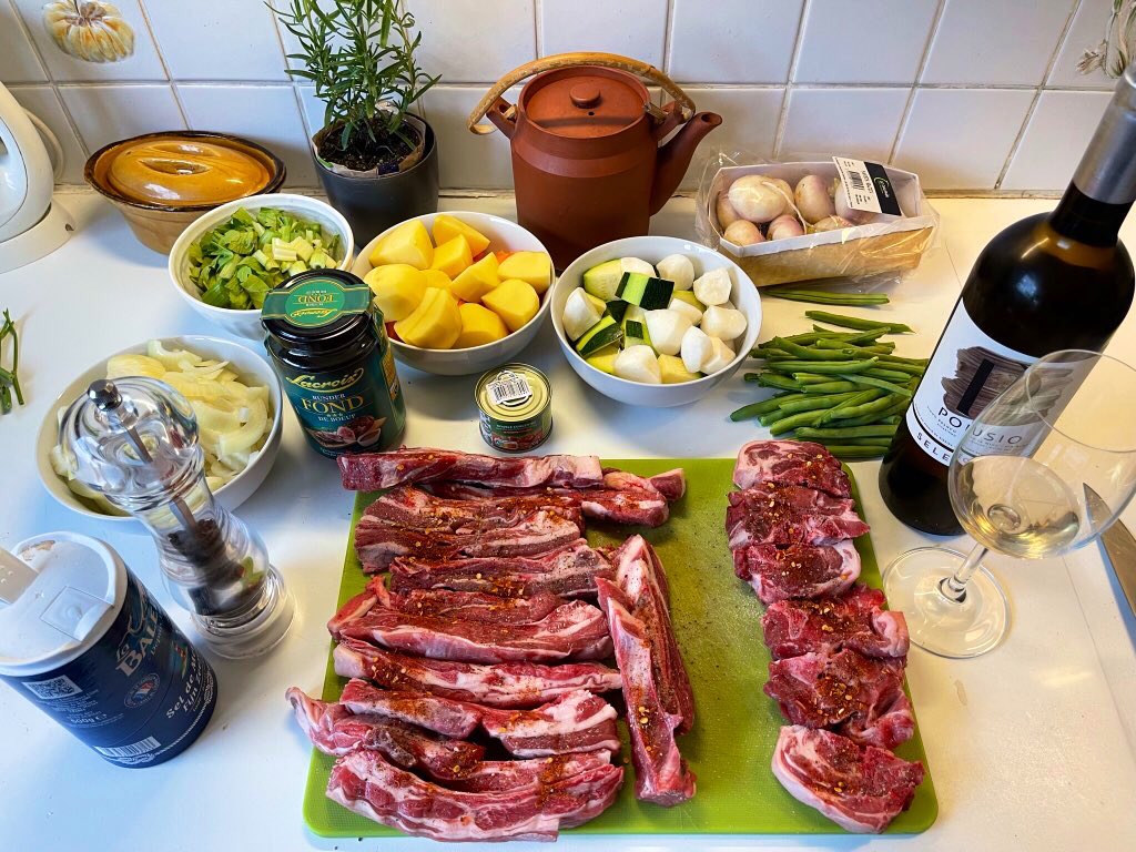 joukesp's tweet photo. #SundayLunch #Navarin #WithATwist #CdR #LePrélat
Can hardly express how pleased I am with the final result!
Should’ve added the turnips a bit earlier but veggies were beautifully crunchy while the meat was perfectly well done! Perfect!
Only 1 CdR Le Prélat left! Must go shopping! https://t.co/uDgIZKbzKs