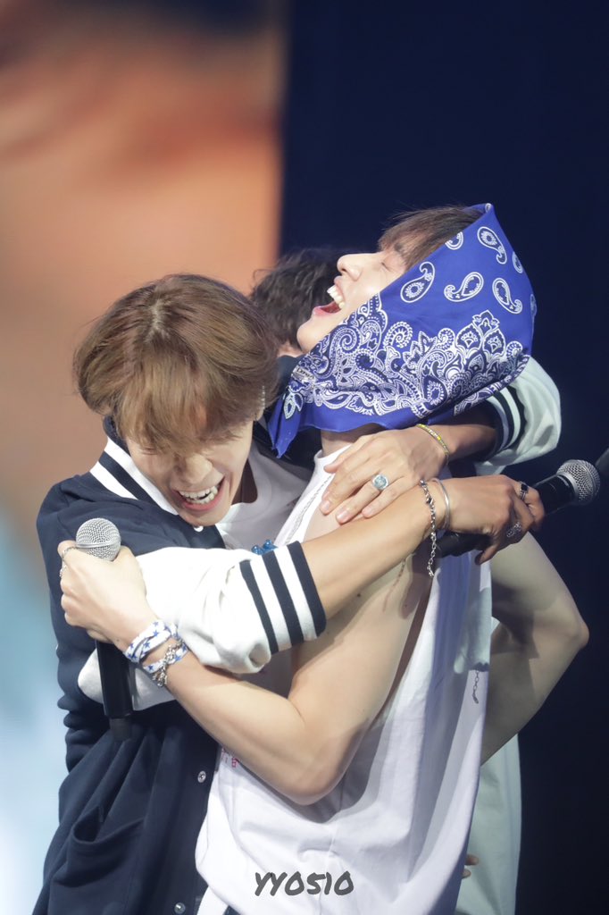 _yy0510's tweet photo. 230416 슈퍼쇼9 앙콜 Day-2

🤣🤣

#은혁 #EUNHYUK #이혁재 #银赫
#동해 #Donghae #은해
#슈퍼주니어 #SUPERJUNIOR https://t.co/5VrJBShcOS
