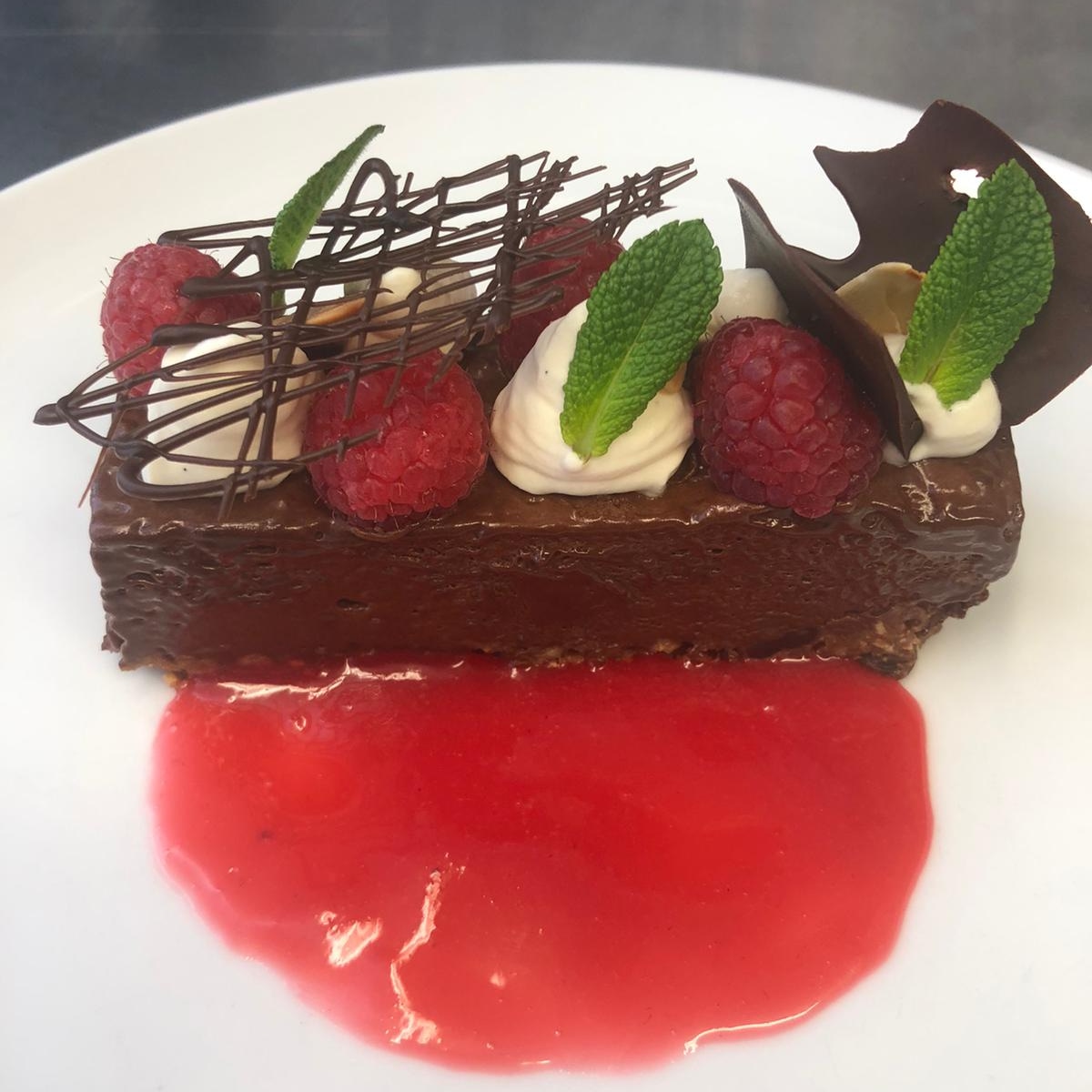 Everybody loves something sweet...Its Sunday (Open from 3pm) go on treat yourself 😉 Dark chocolate creamaux, fresh Irish raspberries, toasted almond crumble &amp; creme chantilly...😋