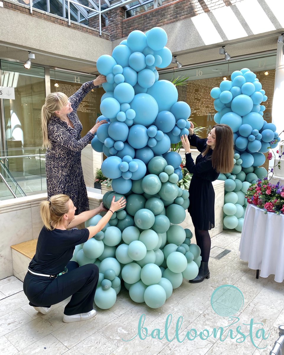 We love an ombré display. Perfect for all types of celebration and all ages. How calming and beautiful are these sea green shades? 💙💚🤍🧜🏻‍♀️

#birthdaytheme #partytheme #coolpalette #photobackdrop #balloondecor #biodegradablelatex #luxurygifts #birthdaycelebration #aristocrat